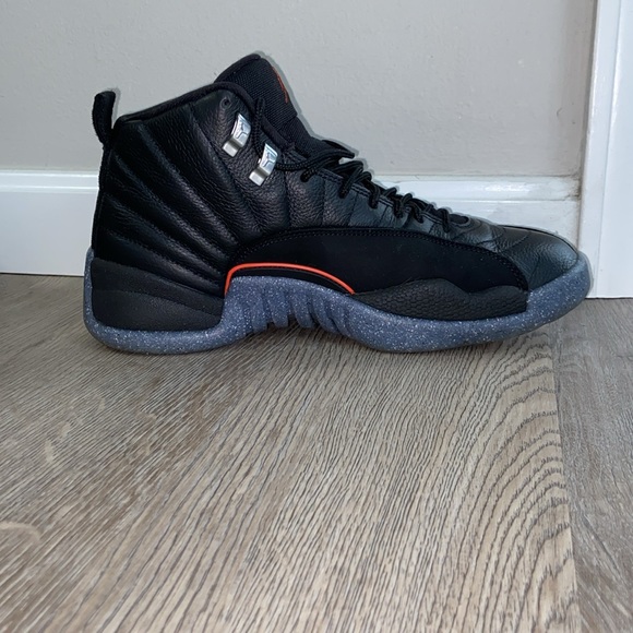 I am selling a pair utility black retro 12s size 9.5 been takin care of! - Picture 2 of 6
